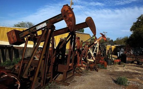 Giá dầu sụt giảm mạnh