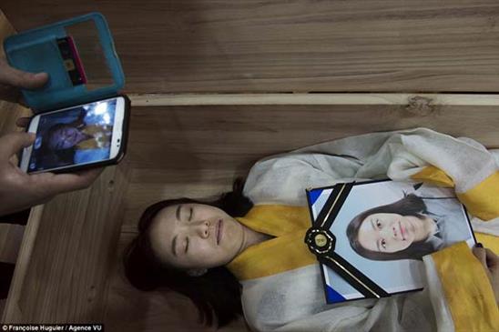 Lớp học trải nghiệm cái chết ở Hàn Quốc