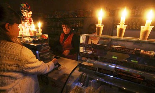 Người dân Crimea vững vàng trong bóng tối