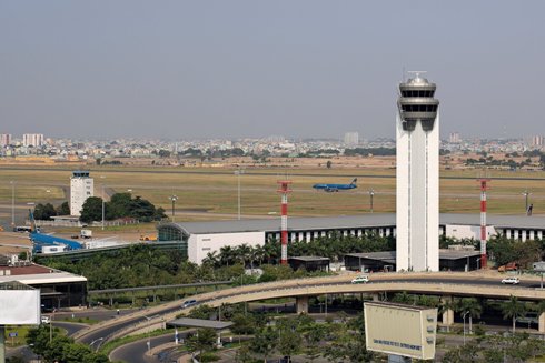 Náo loạn tại sân bay Tân Sơn Nhất, hơn 50 chuyến bay bị ảnh hưởng