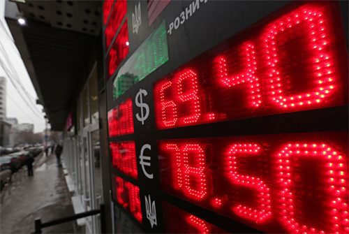Nga: Đôla đạt đỉnh 69 rúp/ USD