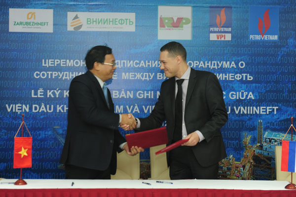 Viện Dầu khí hợp tác nghiên cứu nâng cao hệ số thu hồi dầu tại Việt Nam và Nga