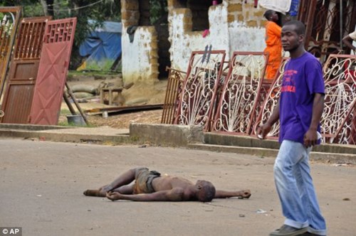 Nhiều thi thể người nhiễm bệnh Ebola đang bị vứt bỏ giữa đường