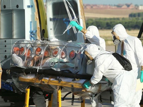 Bệnh nhân Ebola đầu tiên ở châu Âu được cách ly cực kỳ cẩn thận