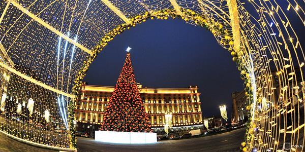 Moskva đã trang trí 266 cây thông năm mới