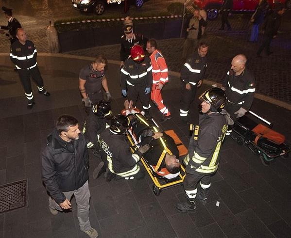Cổ động viên CSKA Moscow gặp tai nạn cầu thang máy kinh hoàng