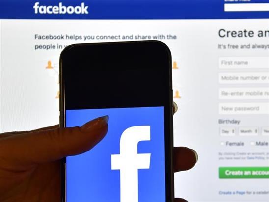 Bé gái 14 tuổi kiện Facebook vì bị đăng ảnh khỏa thân trái phép