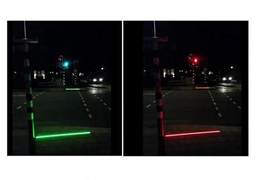 Hà Lan lắp đèn giao thông cho người nghiện smartphone