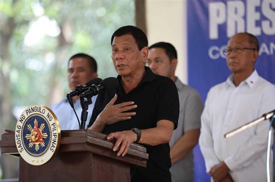 Ông Duterte quyết không đàm phán với chân rết IS dù chúng dọa giết con tin
