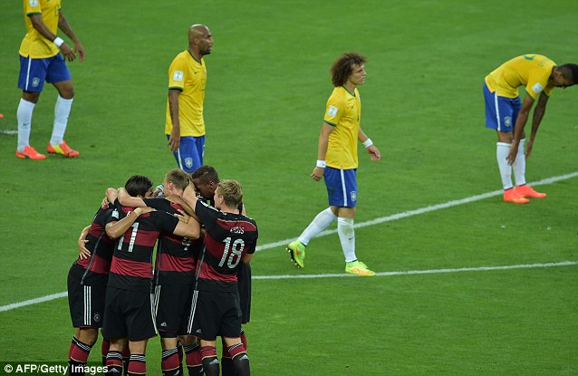 Người Đức ngầm thỏa thuận “thôi hạ nhục” Brazil sau giờ nghỉ