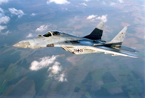 Video: MiG-29 nhào lộn, phóng tên lửa từ góc quay trong buồng lái