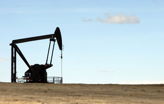 Lo ngại dư thừa nguồn cung, giá dầu giảm gần 4%