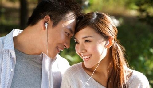 Vì sao các cặp đôi hạnh phúc thường không công khai tình yêu lên MXH?