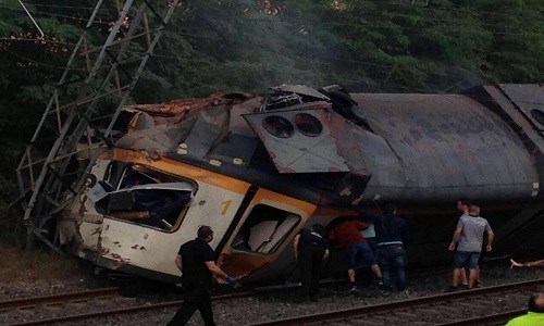 Hiện trường tai nạn tàu hỏa kinh hoàng ở Tây Ban Nha