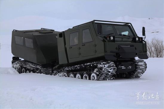 Hoành tráng dàn xe đặc chủng Quân đội Nga đi trên băng