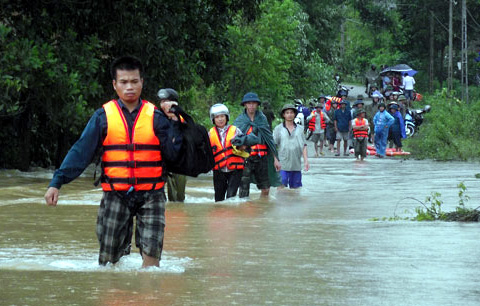 Hơn 1000 người đang ứng cứu 16 xã bị cô lập ở Thái Nguyên