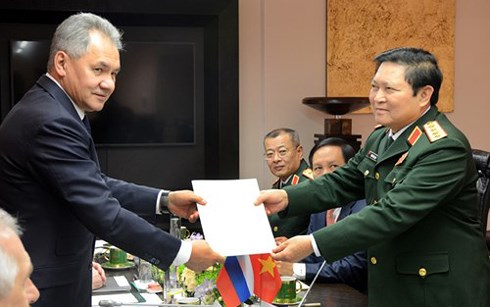 Việt Nam - Nga ký Kế hoạch phát triển hợp tác quốc phòng song phương