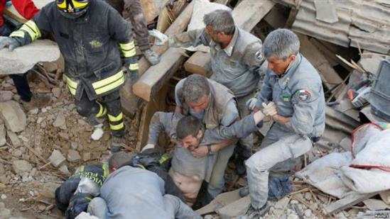 Động đất ở Italy: 60 du khách bị vùi lấp trong đống đổ nát