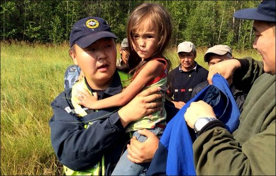 Bé gái 3 tuổi người Nga sống sót 11 ngày trong rừng đầy sói