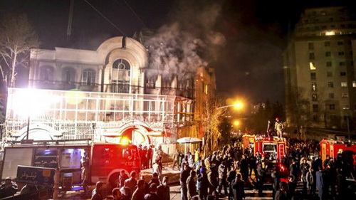 Người biểu tình Iran ném bom xăng vào đại sứ quán Ả Rập Xê-Út