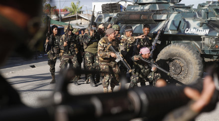 Tổng thống Philippines khẩn cấp từ Nga quay về nước vì IS chiếm thành phố