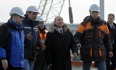 Khó vắng mặt Tổng thống Putin khi thông xe cầu Crimea
