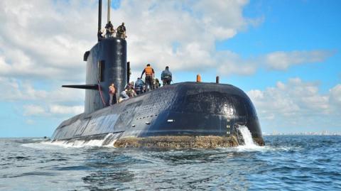 Mỹ hay Nga giúp Argentina vớt tàu ngầm ARA San Juan?