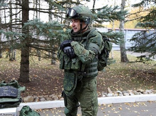 Nga tăng cường cung cấp áo chống đạn, mũ bảo hiểm mới cho quân đội