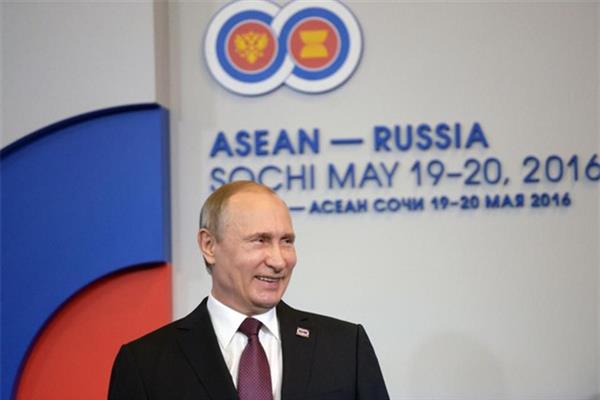 Ông Putin “xoay trục” sang châu Á giữa vòng kiềm tỏa của phương Tây