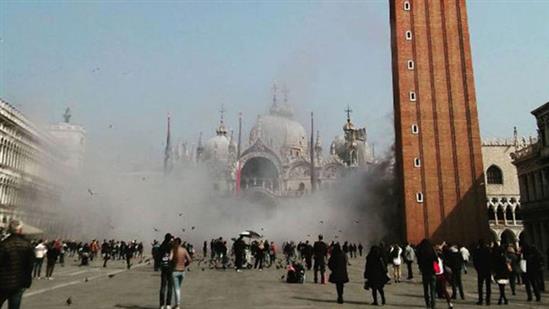 Bom khói khiến du khách bỏ chạy tại Venice