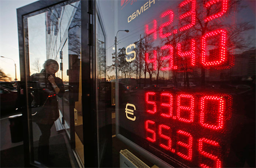 Nga: Tỷ giá ngoại tệ bất ngờ giảm mạnh