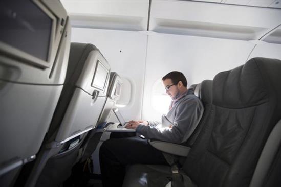 Mỹ bỏ lệnh cấm mang laptop lên máy bay với hàng loạt hãng hàng không Trung Đông