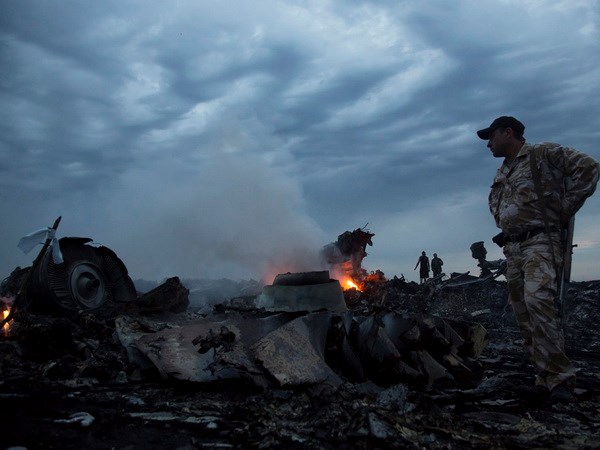 Hai máy bay tiêm kích Ukraine áp sát MH17 trước khi bị rơi