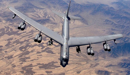 Máy bay B-52 Mỹ bị rơi động cơ khi đang bay huấn luyện