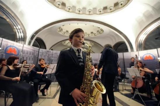 Moskva: 200 nhóm nhạc biểu diễn phục vụ hành khách trong ga tàu điện ngầm