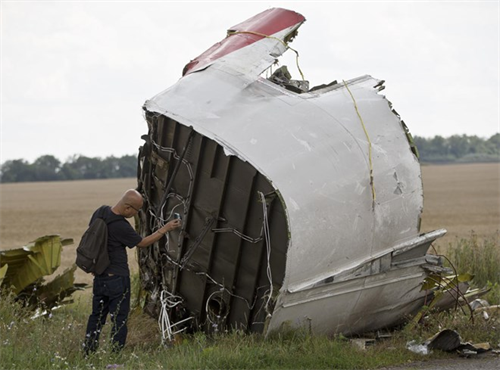 Công bố kết luận: Máy bay MH17 đã bị xuyên thủng bởi 