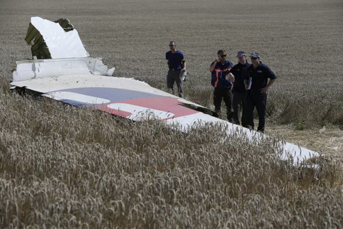 Báo Malaysia: Chuyên gia Mỹ khẳng định MH17 bị máy bay bắn rơi
