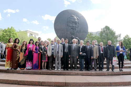 Kỷ niệm 127 năm ngày sinh Chủ tịch Hồ Chí Minh tại LB Nga