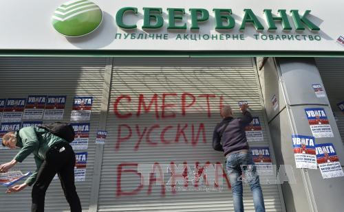 Ngân hàng lớn nhất của Nga ngừng hoạt động tại Ukraine