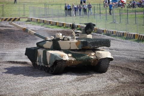 Nga xác nhận Việt Nam mua tăng T-90