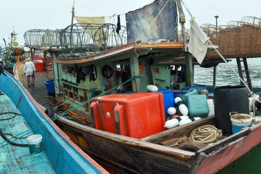 Ngư dân Việt Nam giải cứu 5 ngư dân Malaysia đói khát trên biển nhiều ngày