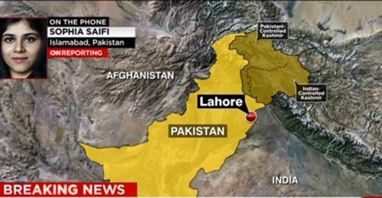Hiện trường vụ đánh bom liều chết đẫm máu ở Pakistan