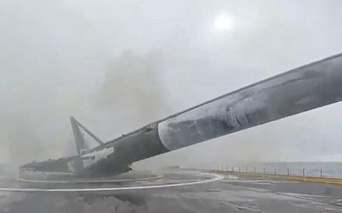 Tên lửa vệ tinh Mỹ nổ tung trong nỗ lực thoát Nga