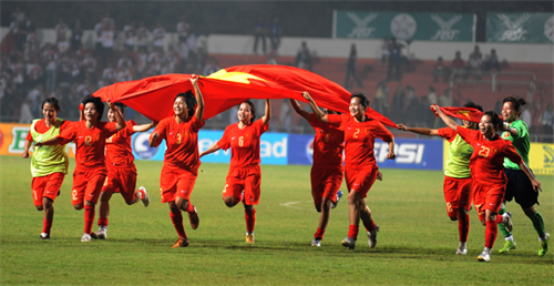 Tuyển nữ VN thắng Thái Lan 2 - 1