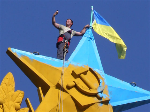 Án phạt nặng cho thủ phạm treo cờ Ukraina trên toà nhà chọc trời  ở trung tâm Moskva