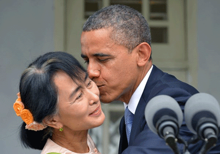 Nga trả đũa Mỹ vụ Tổng thống Obama ôm góa phụ Myanmar
