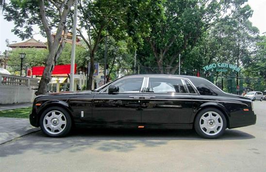 Rolls-Royce Phantom Series II giá 30 tỷ trên đường Sài Gòn