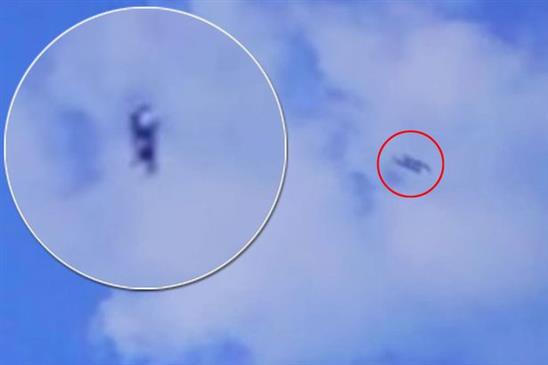 Phát hiện UFO hình bò sát 'lượn lờ' trên bầu trời Nga