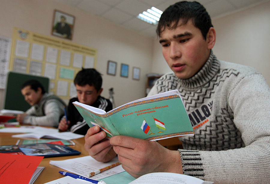 FMS báo động: người nhập cư không chịu học tiếng Nga