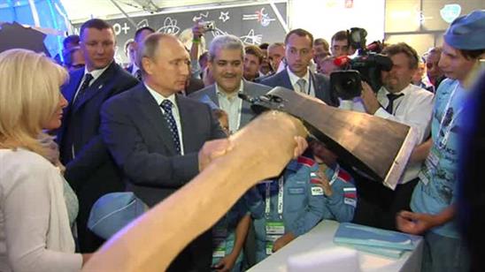 Tổng thống Nga xem chiếc rìu bay tại triển lãm MAKS-2015
